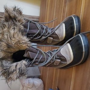Sorel lace up gray boots size 7 faux fur waterproof